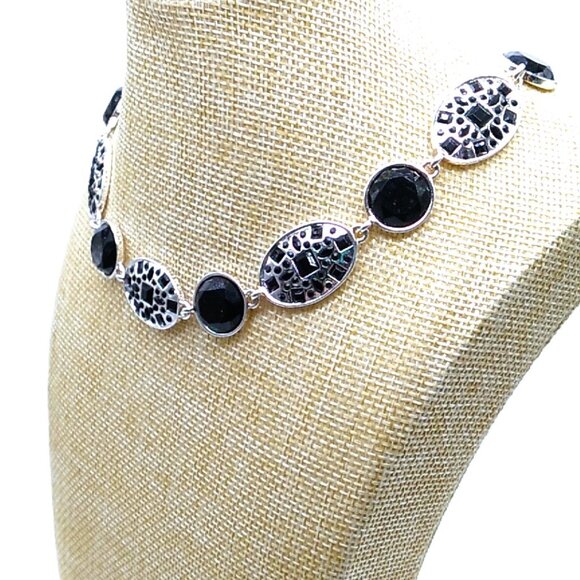Gloria Vanderbilt Black & Silver-tone Necklace - Picture 8 of 14